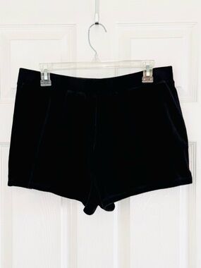 Women’s Q&A Black Velour Lounge/Athletic Shorts Size L